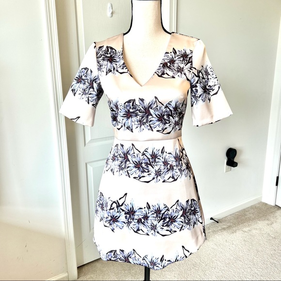 TOPSHOP Structured Champagne Floral Satiny A-Line Mini Dress—SZ. 4 - Picture 1 of 13